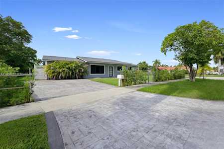 1000 NE 3rd St Hallandale Beach, FL 33009