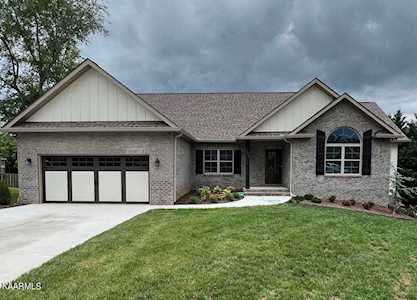 225 Grayleaf Ln Lenoir City, TN 37771
