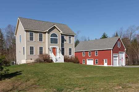 19 Waterford Dr Sandown, NH 03873