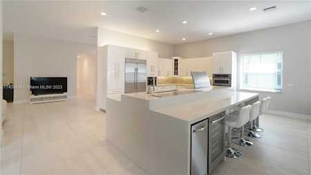 2211 Quail Roost Dr Weston, FL 33327