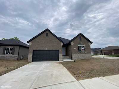 15295 Eton Pointe Drive Clinton Township, MI 48035