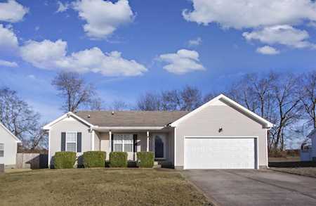 1025 Waterford Cir Clarksville, TN 37040
