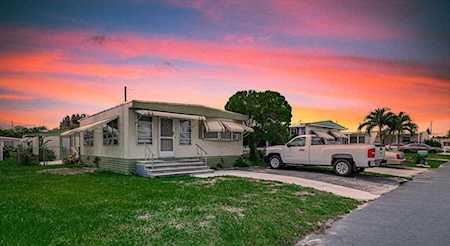 8910 Palm Street Boynton Beach, FL 33436