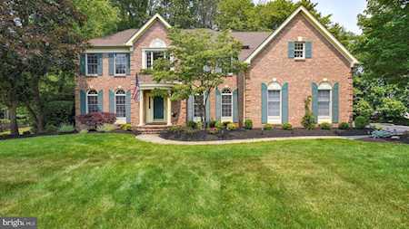 8 Pickering Dr Robbinsville, NJ 08691