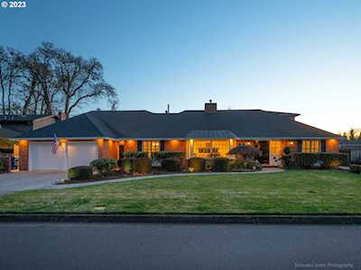 775 Fair Oaks DR Eugene, OR 97401