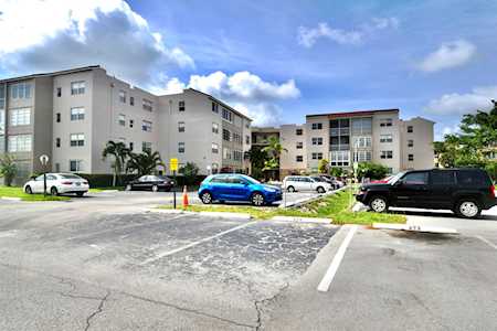2821 Somerset Drive #406 Lauderdale Lakes, FL 33311