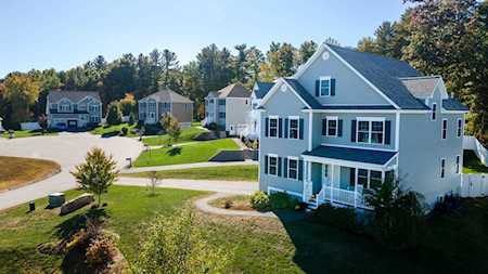 2 Phillips Brook Ln Londonderry, NH 03053