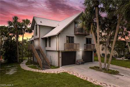 245 Nature View Ct Fort Myers Beach, FL 33931