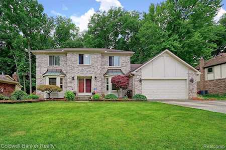 15798 Blue Skies Dr Livonia, MI 48154