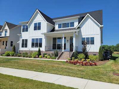 2127 Burgin Dr Thompsons Station, TN 37179