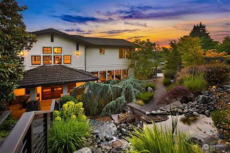 8921 NE 33rd St Yarrow Point, WA 98004
