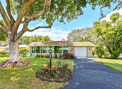 233 Yorkshire Ct #4 Naples, FL 34112