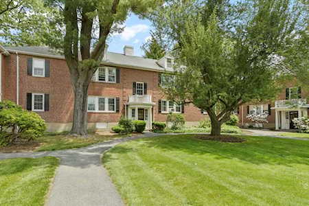 21 Hammond Pond Pkwy #2 Newton, MA 02467