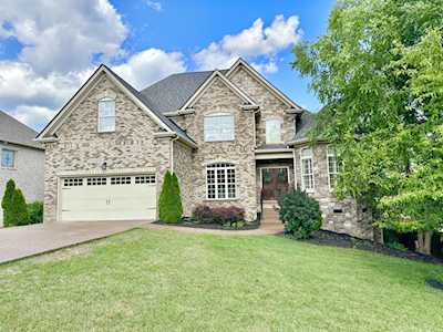 1054 Mansker Farm Blvd Hendersonville, TN 37075