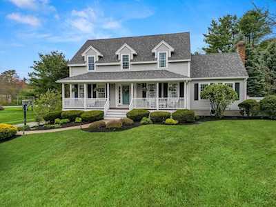 6 Hansom Dr Merrimac, MA 01860