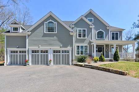 3 Ammidon Rd Mendon, MA 01756