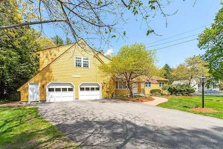 16 Galloway Road Chelmsford, MA 01824