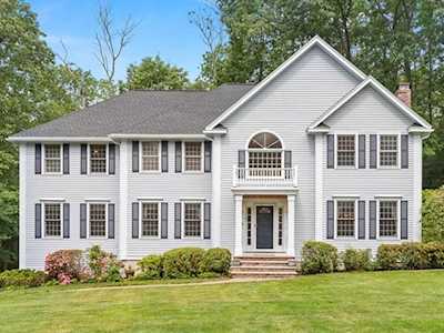 125 Blue Ridge Rd North Andover, MA 01845