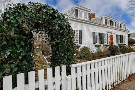 72 Pleasant St Marion, MA 02738