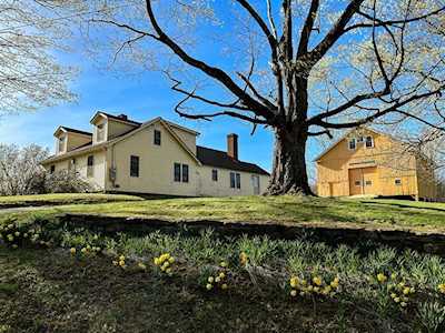 55 Rufus Putnam Rd North Brookfield, MA 01535