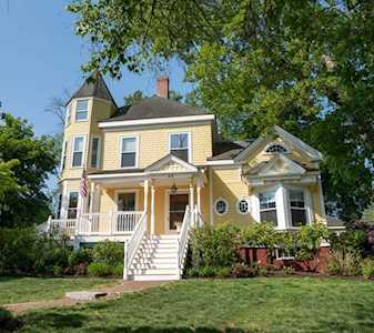 25 Greenleaf St Amesbury, MA 01913