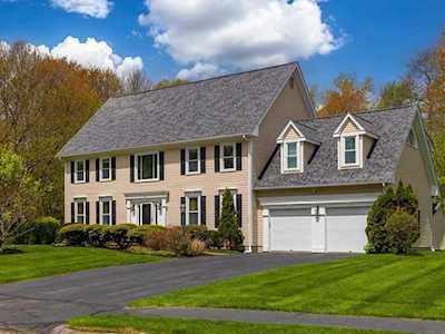 28 Morningside Dr Shrewsbury, MA 01545