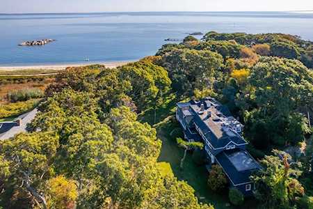 49 Nonquitt Ave Dartmouth, MA 02748