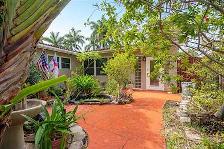 1042 Tyler St Hollywood, FL 33019