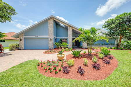 2328 Pine Woods Cir Naples, FL 34105
