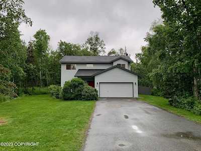 2711 N Woodfield Dr Wasilla, AK 99654