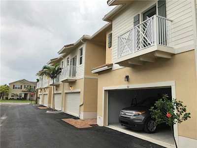 82 Palm Ln Royal Palm Beach, FL 33411