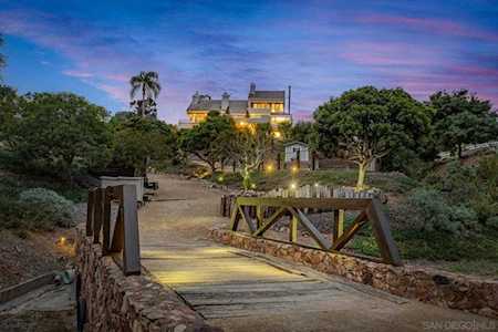 3637 Dove Hollow Encinitas, CA 92024