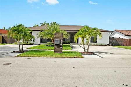 2020 NE 208th St Miami, FL 33179