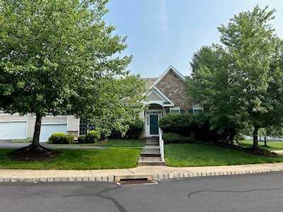 1844 Caryn Dr Hellertown, PA 18055