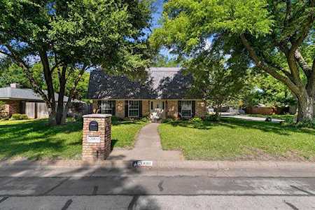 2000 Winewood Lane Arlington, TX 76013
