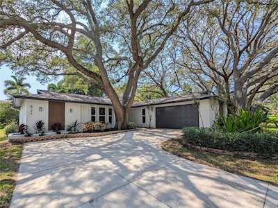 821 Highview Dr Palm Harbor, FL 34683