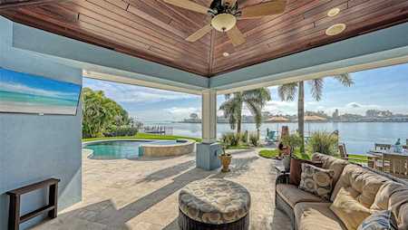 523 Key Royale Dr Holmes Beach, FL 34217