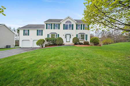 10 Sweet Williams Circle Nashua, NH 03062