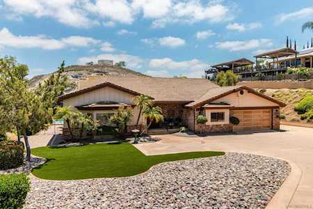 1421 Fuerte Heights Ln El Cajon, CA 92019