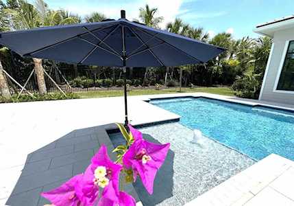9224 Coral Isles Circle #{Lot 32} Palm Beach Gardens, FL 33412