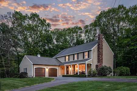 16 Hickory Ridge Rd Plaistow, NH 03865