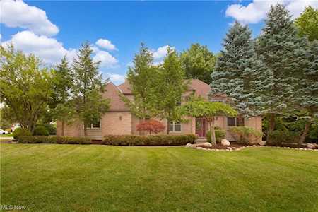 2879 Danielle Dr Westlake, OH 44145