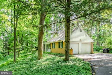 653 Woodview Dr Hockessin, DE 19707