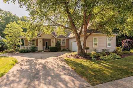 1927 Pembrooke Ln Avon, OH 44011