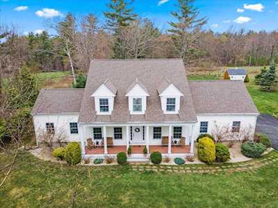 12 Stone Fence Dr Derry, NH 03038