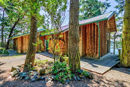 211 Madrona Rd Nordland, WA 98358