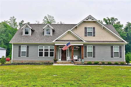 1041 W Saint Brides Rd Chesapeake, VA 23322