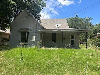 303 Olive Street Cleburne, TX 76031