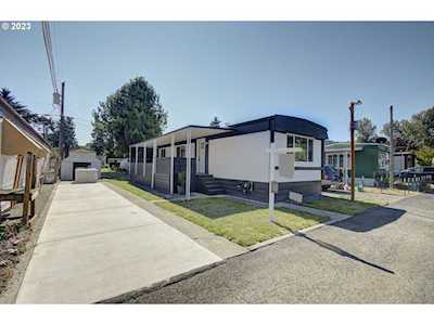 2009 Lewis River RD #8 Woodland, WA 98674