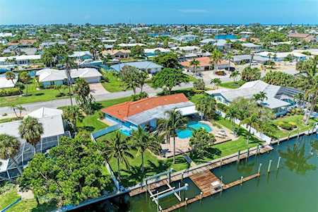 621 Emerald Ln Holmes Beach, FL 34217